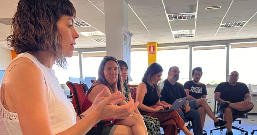 Personas de Jakala | Biko escuchando una charla